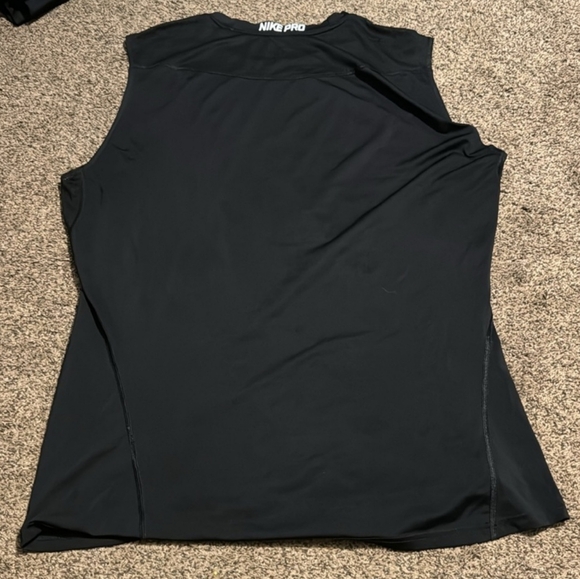 Nike Pro tank - Picture 2 of 3